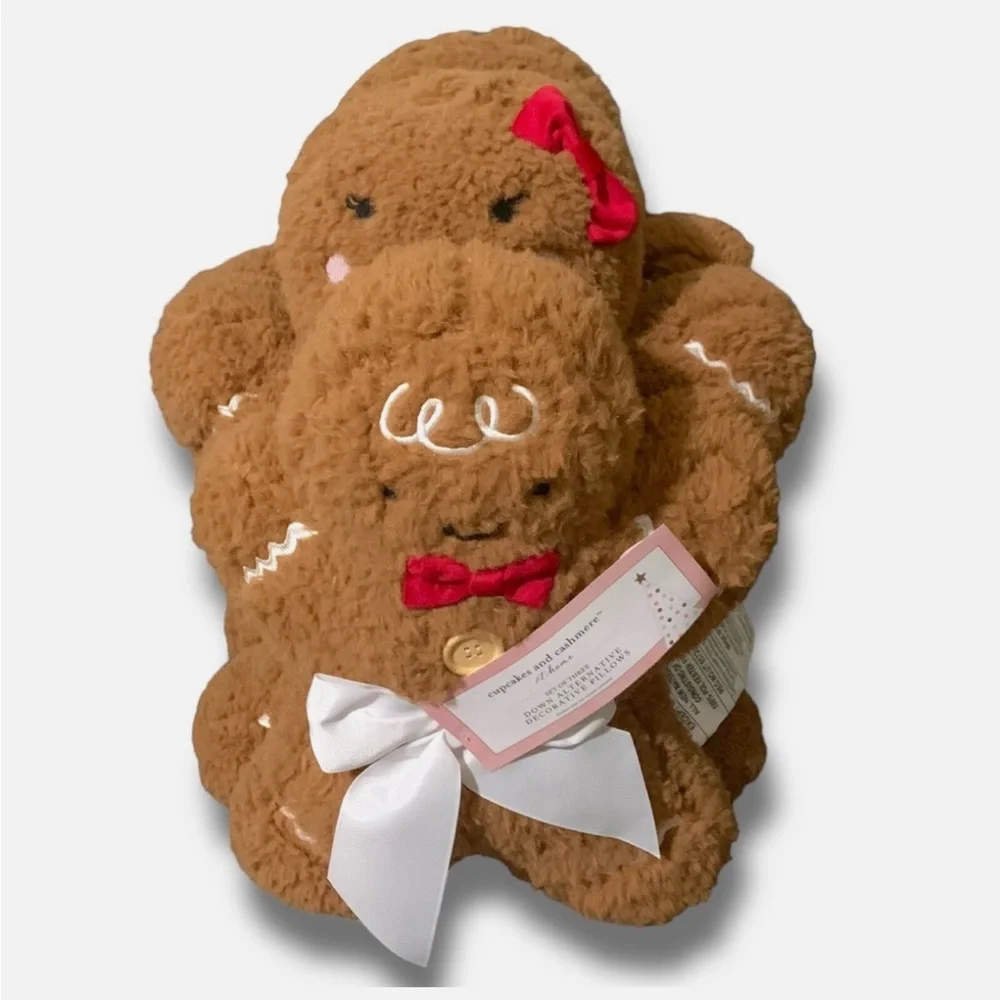 NWT cupcakes and cashemere gingerbread pillows set of 3